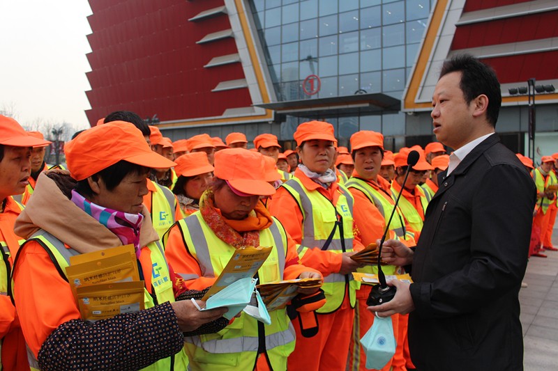 陕西跳高高试玩集团开展“关爱环卫工人●暖心送口罩”公益活动