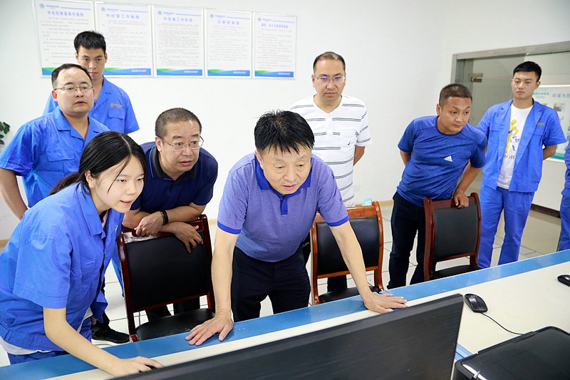 熊良虎在镇安污水处置惩罚厂调研时指出：以守护人民群众喝上清洁的水、定心的水为起点，，，助力打好碧水守卫战