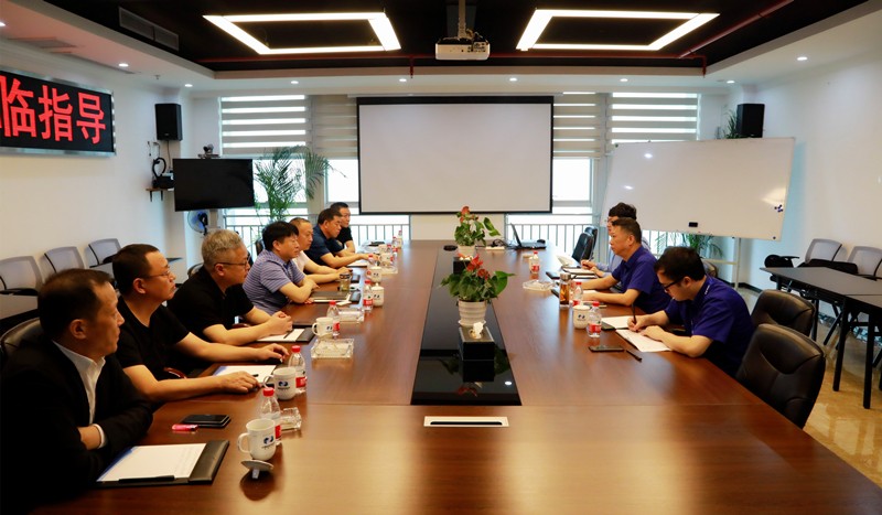 熊良虎在重庆市中科大业集团考察时强调：坚持生态优先战略，，念好生态经、走好扶贫路