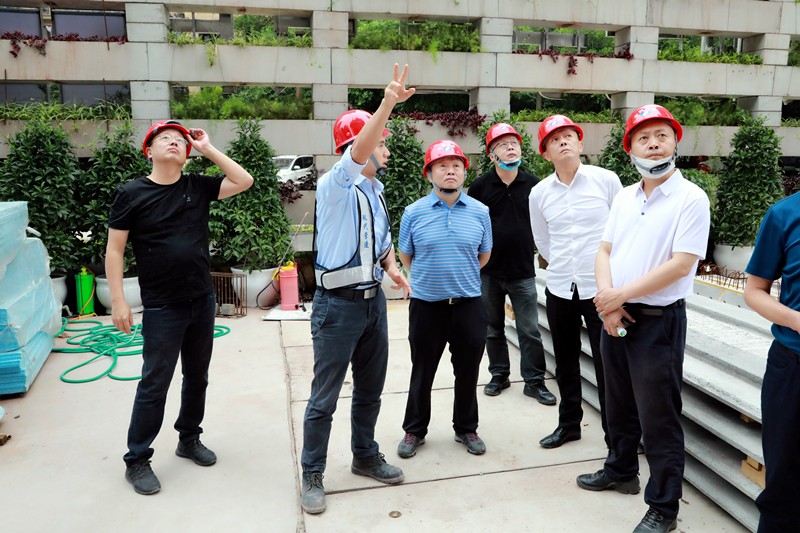 熊良虎在重庆市中科大业集团考察时强调：坚持生态优先战略，，念好生态经、走好扶贫路