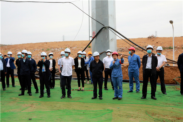 陕西跳高高试玩集团复工复产促增添项目观摩聚会与会职员走进大秦国源三秦跳高高试玩秦邦园区在榆项目