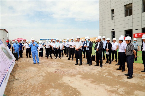 陕西跳高高试玩集团复工复产促增添项目观摩聚会与会职员走进大秦国源三秦跳高高试玩秦邦园区在榆项目