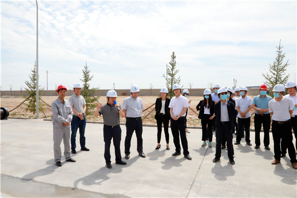 陕西跳高高试玩集团复工复产促增添项目观摩聚会与会职员走进大秦国源三秦跳高高试玩秦邦园区在榆项目