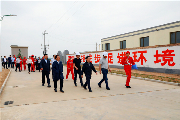 陕西跳高高试玩集团复工复产促增添项目观摩聚会与会职员走进绿色能源公司油气公司水情形公司陕北片区项目