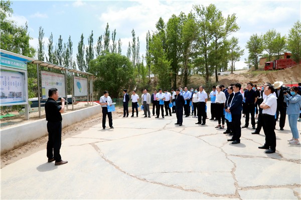 陕西跳高高试玩集团复工复产促增添项目观摩聚会与会职员走进绿色能源公司油气公司水情形公司陕北片区项目