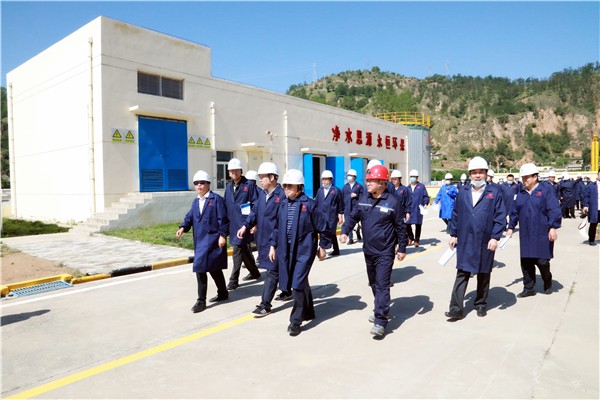 陕西跳高高试玩集团复工复产促增添项目观摩聚会与会职员走进跳高高试玩保隆生态三秦在延在铜项目