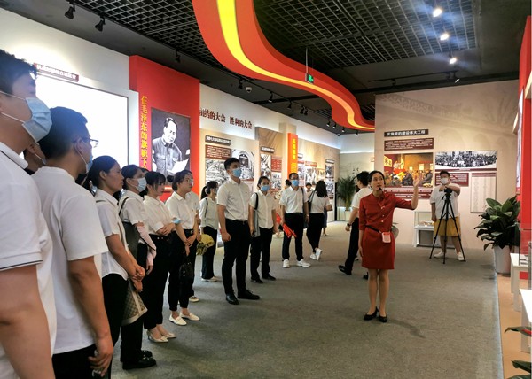 陕西跳高高试玩集团组织党员干部旅行陕西省庆祝中国共产党建设100周年主题展