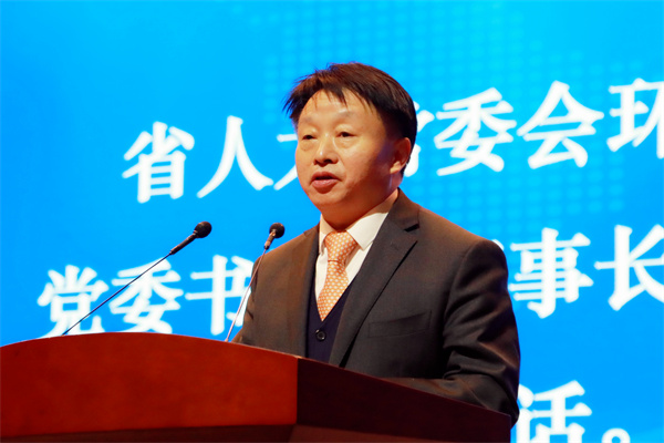 熊良虎出席镇安县招商引资暨首届乡党回乡生长大会