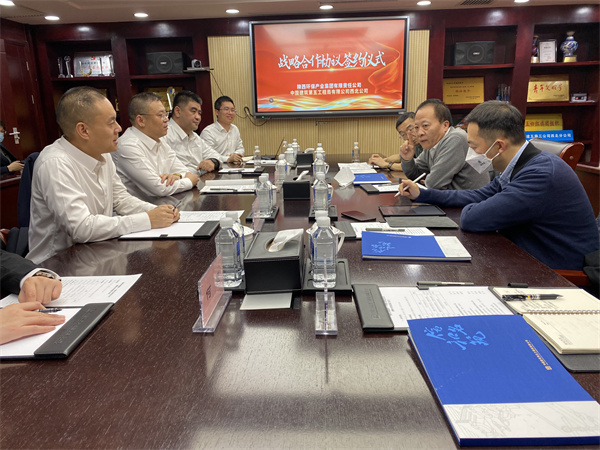 陕西跳高高试玩集团与中建五局西北公司签署战略相助协议