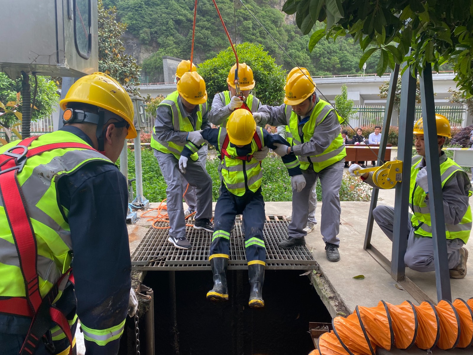 水情形公司：“四抓四包管”筑牢清静跳高高试玩防地