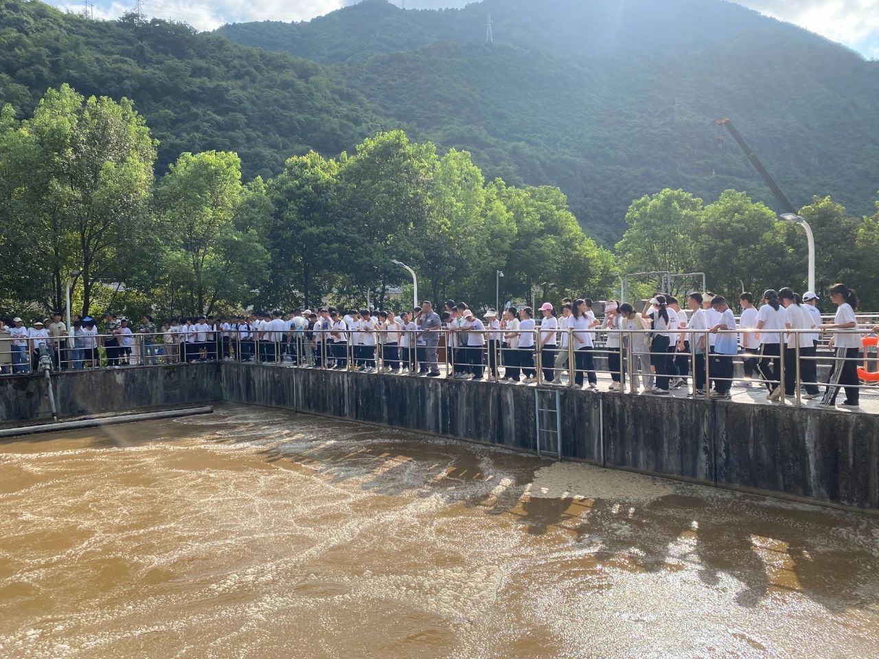 水情形公司镇安污水处置惩罚厂与镇安县第二中学举行跳高高试玩设施公众开放日活动暨“绿色文明教育基地”授牌仪式