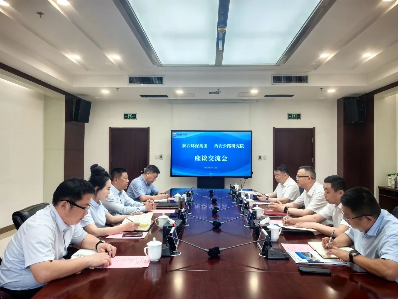 陕西跳高高试玩集团与陕西交控集团西安公路研究院座谈交流