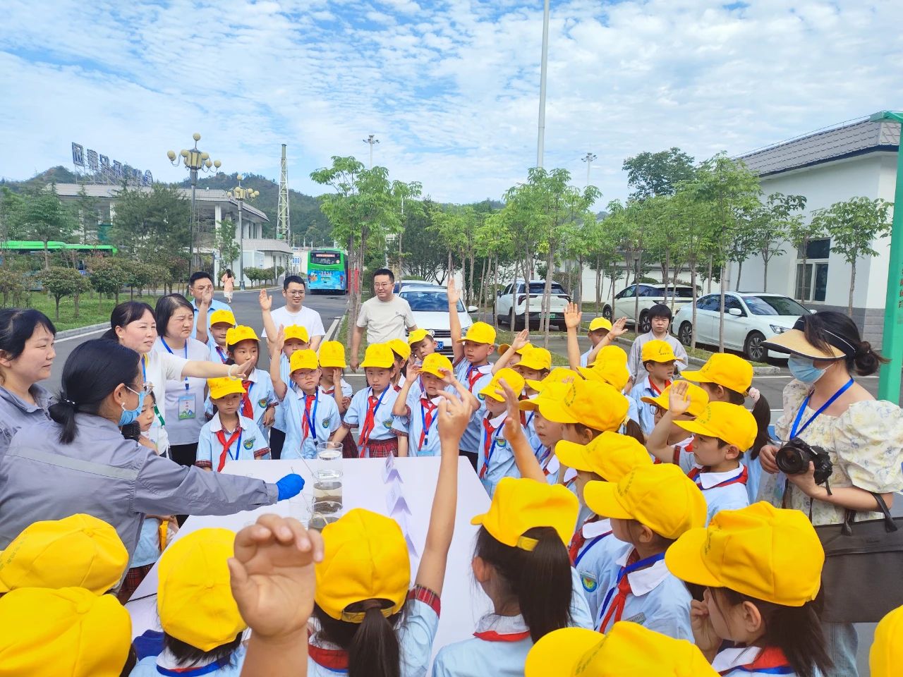 社会责任｜50余名师生走进水情形公司商南县污水处置惩罚厂探索污水治理“绿色密码”