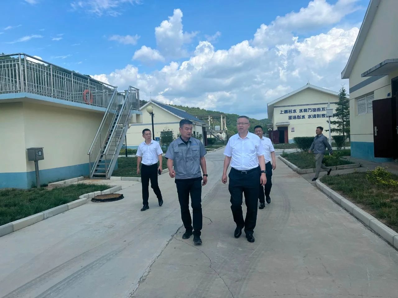 郝军亮到水情形公司黄陵县污水处置惩罚厂督导检查清静跳高高试玩事情