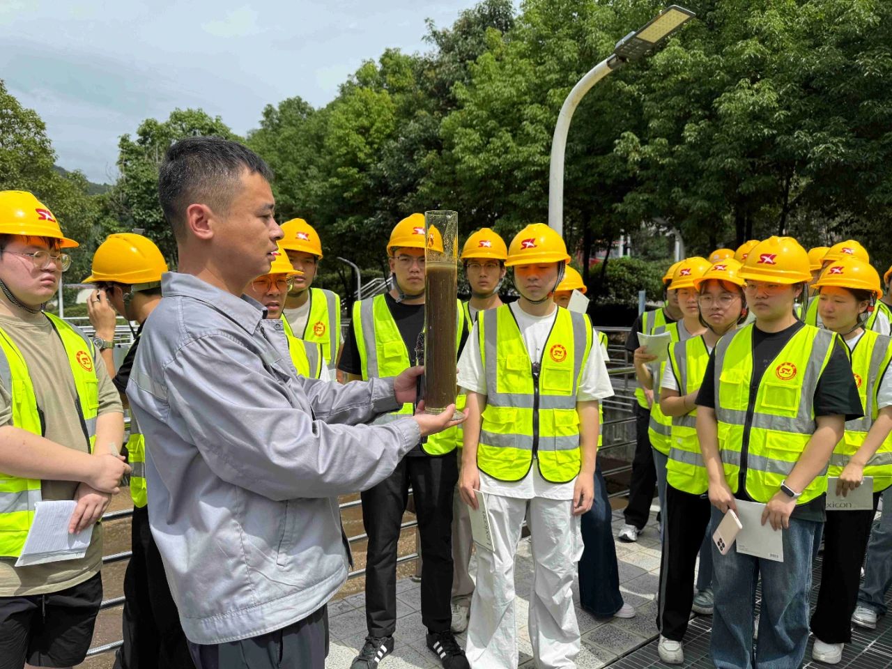 社会责任｜水情形公司开展“党建引领促生长 跳高高试玩教育共生长”公众开放日活动